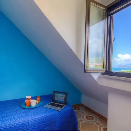 Апартаменты Ventotene Beachfront *